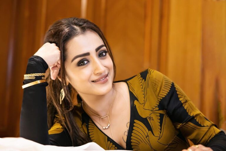 Trisha Krishnan Age, Husband, Family, Wiki, Movies, Biography, Photos