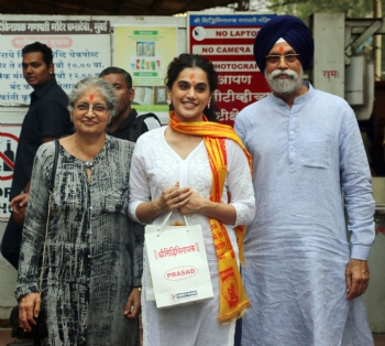 Taapsee Pannu with her parents