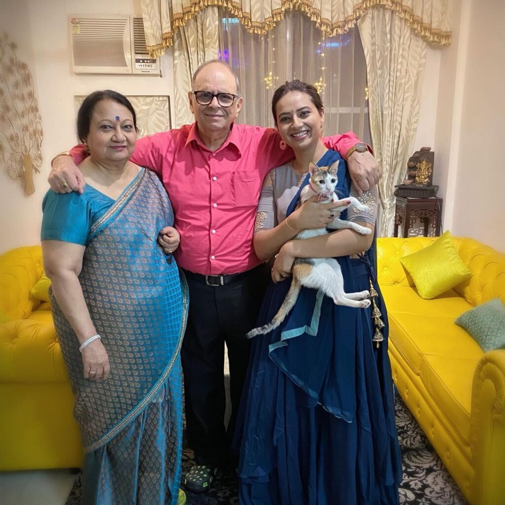 Esha Chawla with her Parents