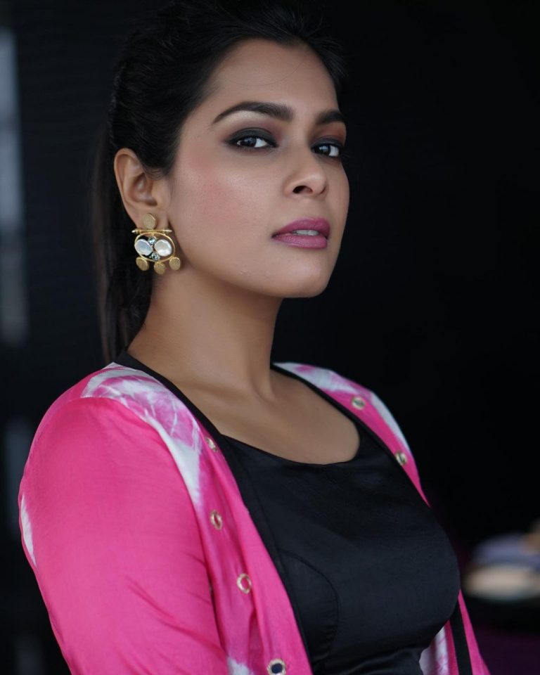 Keerthi Shanthanu (Kiki Vijay) Age, Mother, Father, Family, Photos ...