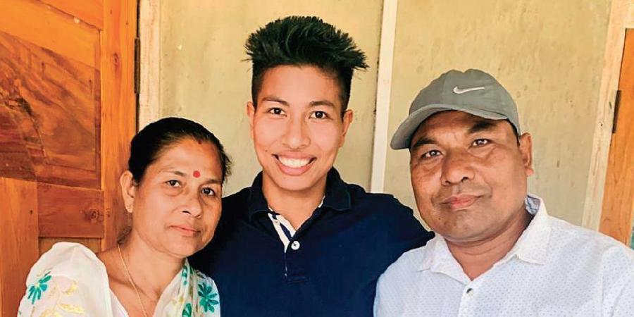 Lovlina Borgohain with her parents