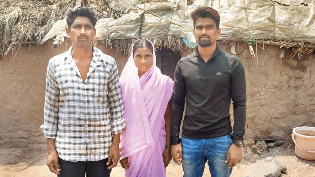 Pravin Jadhav with his Parents