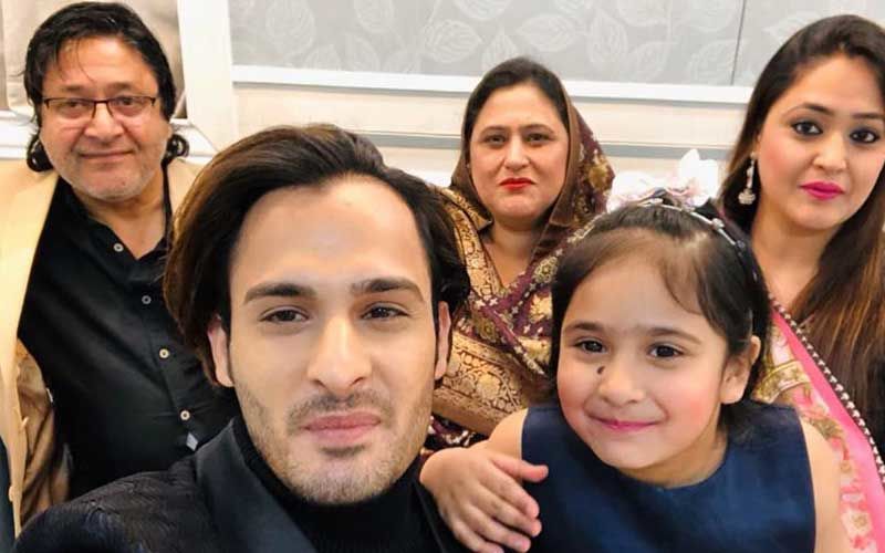 Umar Riaz with his Parents and Sister