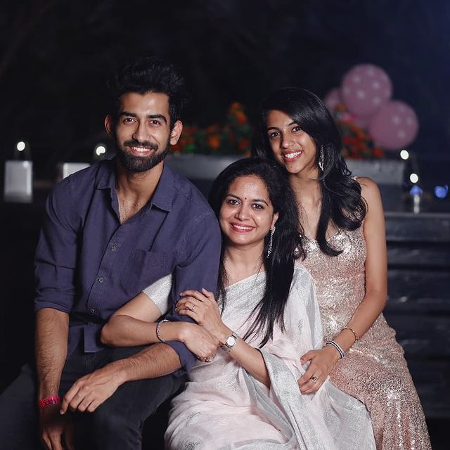 Akash with his mother Sunitha and sister Shreya