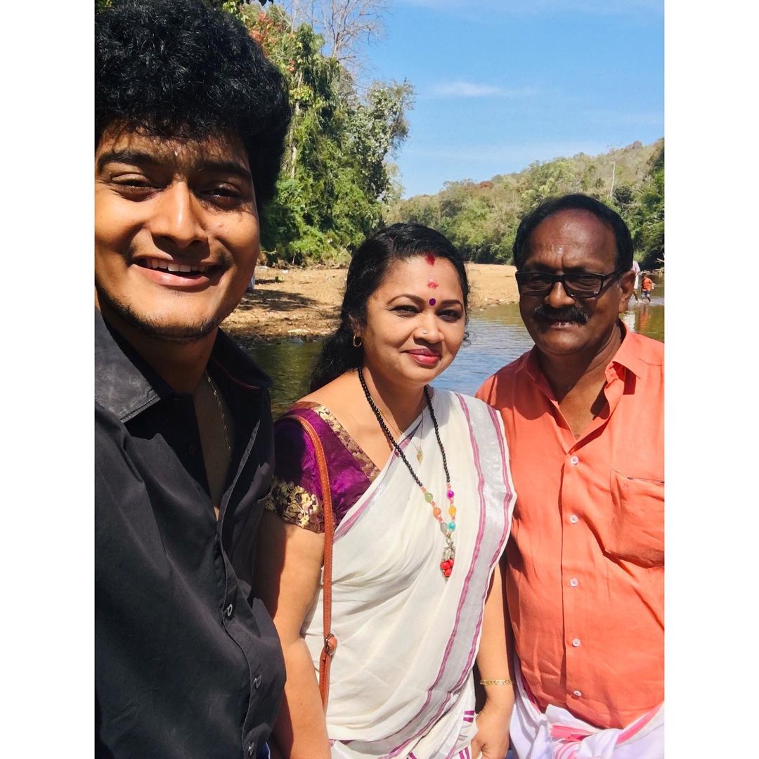 Arjun Vijay with his Parents