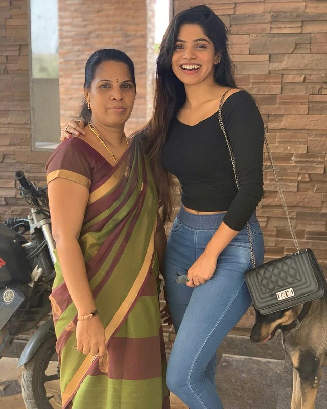 Divya Bharathi with her Mother Latha
