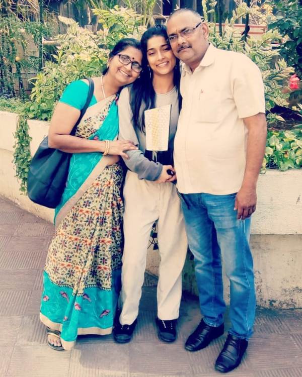 Vartika Jha with her Parents