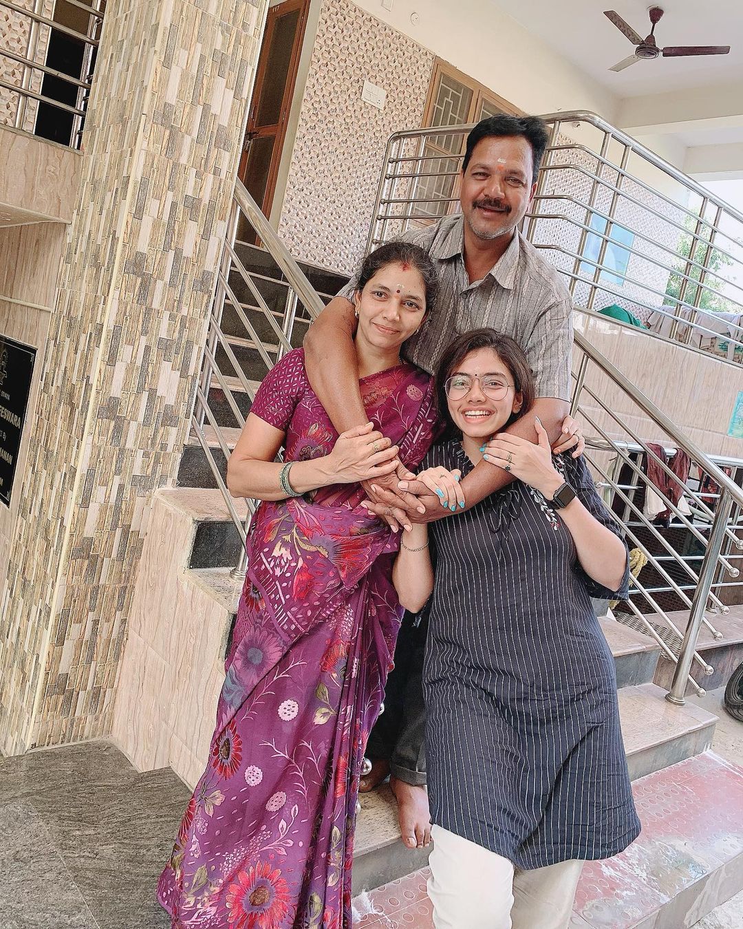 Susmitha Anala with her Parents