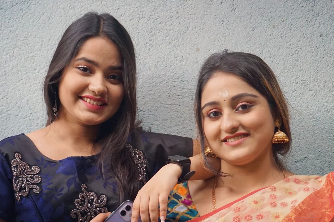 Singer Bidipta Chakraborty with her sister Bidisha