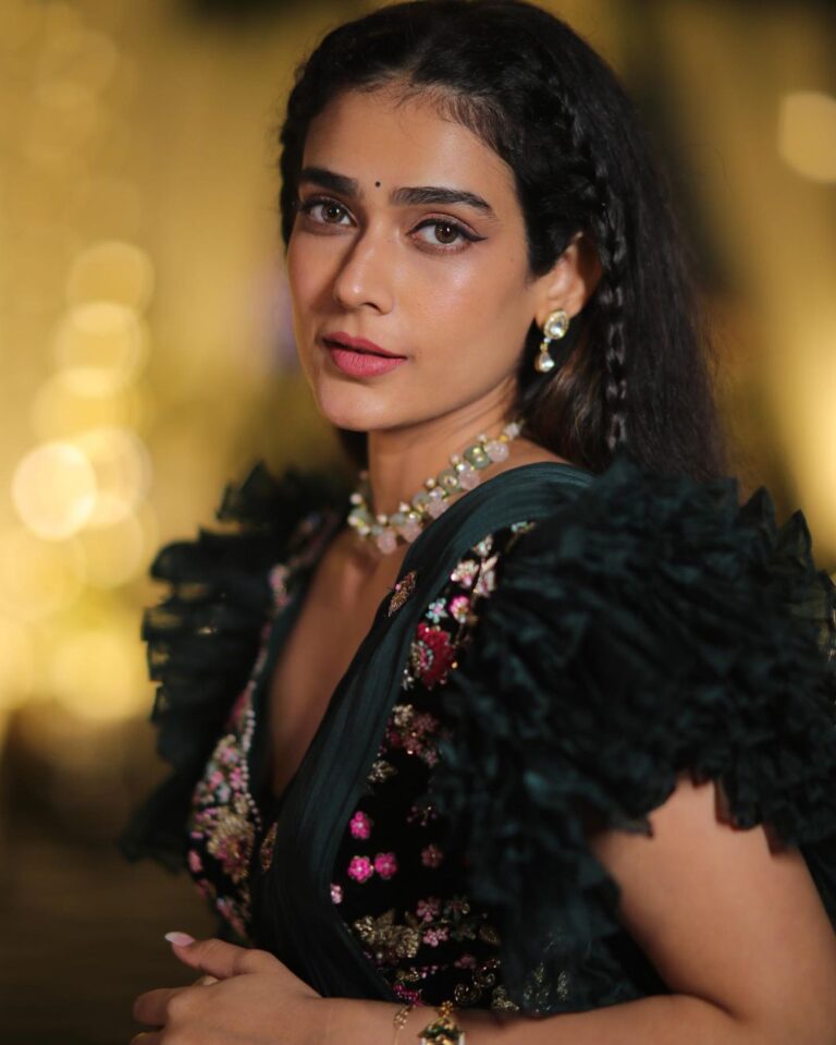 Aakanksha Singh Age, Family, Movies List, Images, Biography, Wiki & More