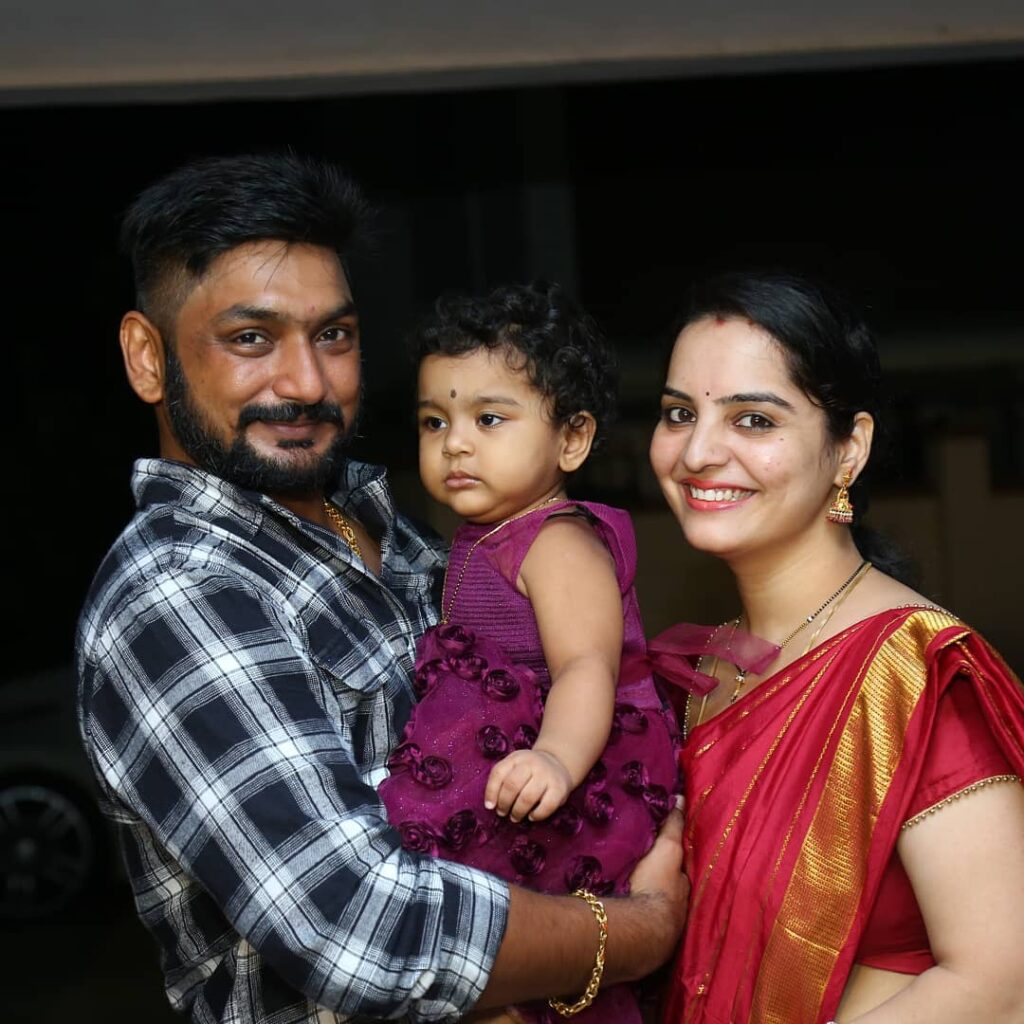 Roopa Sharvan with her Husband and Daughter