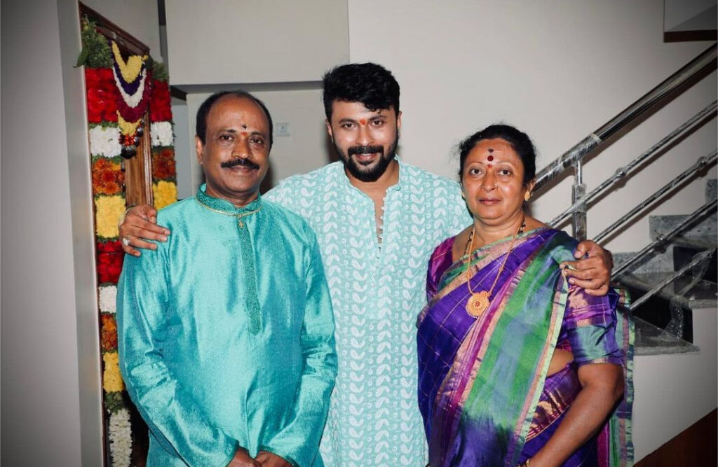 Shishir Shastry with his Parents