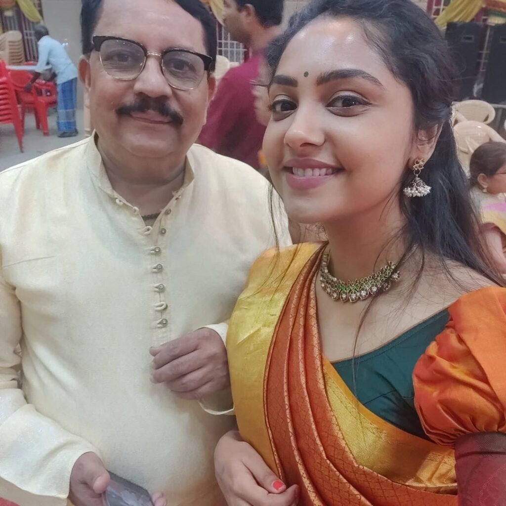 Smruthi Venkat with her Father