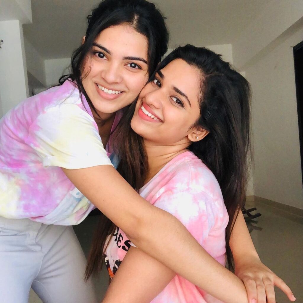 Soniya Suresh with her Sister Harini