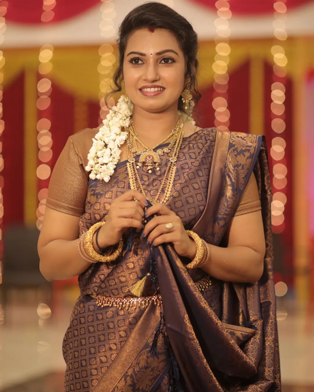 Yalini Rajan Biography, Wiki, Age, Husband, Family, Serials List & More