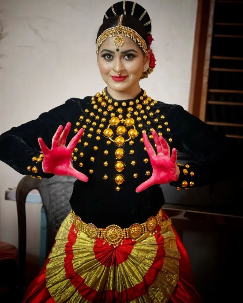 Sruthi Lakshmi Bigg Boss Malayalam 5 Biography Age Husband Family 