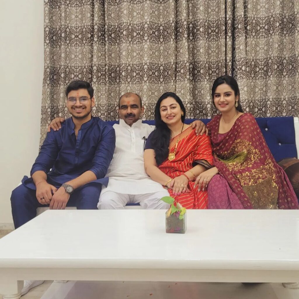 Shivika Pathak Family