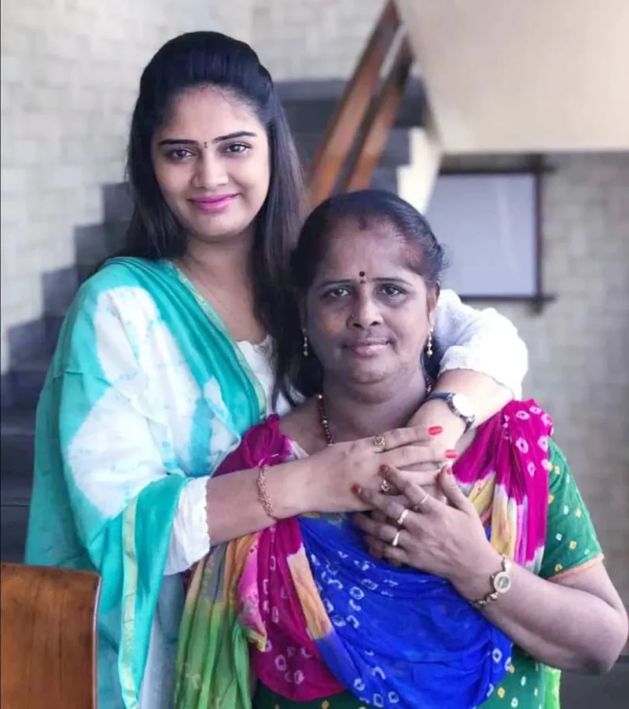 Anjali Pavan with her Mother