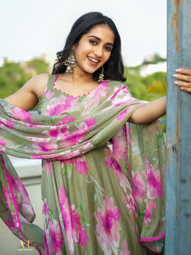 Actress Sakshi Mhadolkar