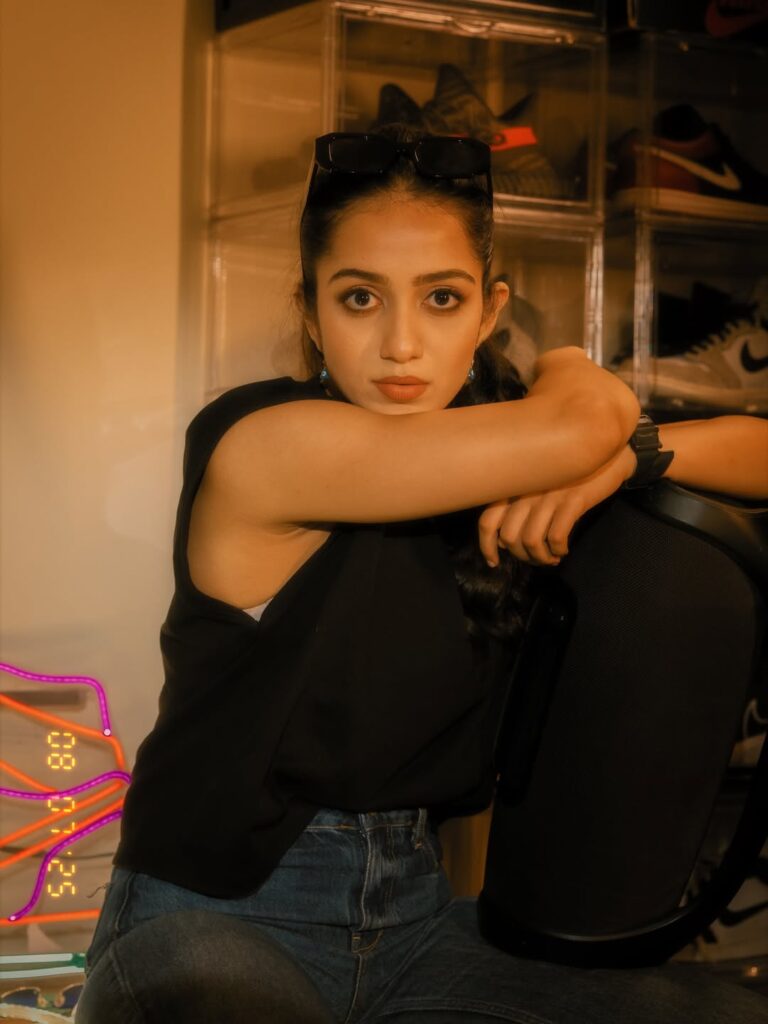 Sakshi Mhadolkar Actress